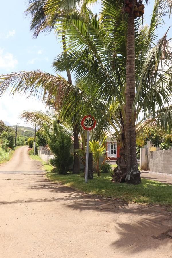 Gite Les Bananiers Saint-Joseph Exterior photo